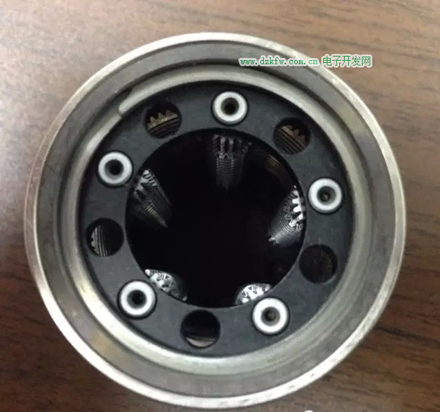 行星滚柱螺母总成截面